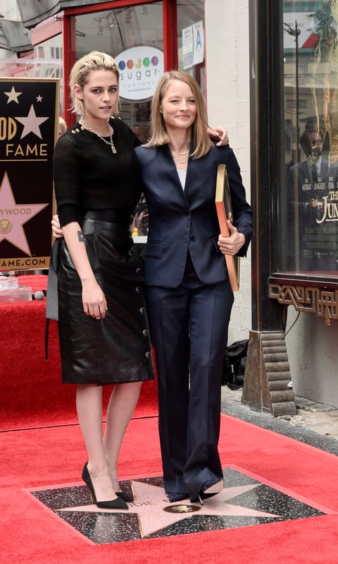 Foster dedicó el premio a su madre y a todas las mujeres que creyeron en lo que hizo en su carrera, y tuvo además unas palabras cariñosas para Kristen Stewart.