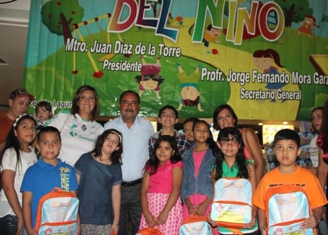 05052016 Asistentes al festejo del Día del Niño de la sección 35 del SNTE.