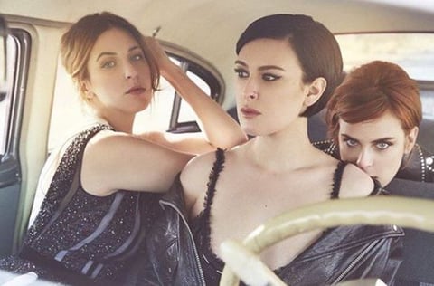 El caso más reciente es de la actriz Rumer Willis, hija de Bruce Willis y Demi Moore, quien acusó a la revista Vanity Fair de usar la herramienta para 'estilizar' su quijada.