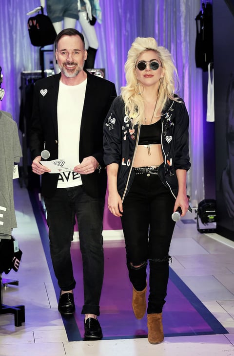 Lady Gaga estuvo acompañada de David Furnish, esposo de Elton John y presidente de su fundación.