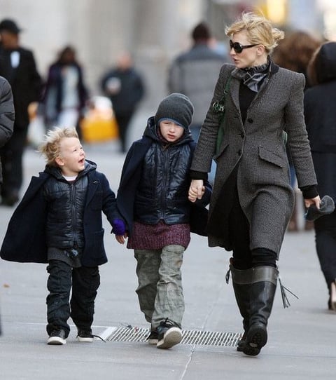 Cate Blanchett. La actriz ganadora del Oscar tiene cuatro hijos Dashiell de 14 años, Roman de 11, Ignatius de 8 y Edith de uno.