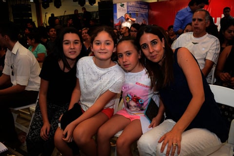 Adriana, Ana, Regina y María Eugenia