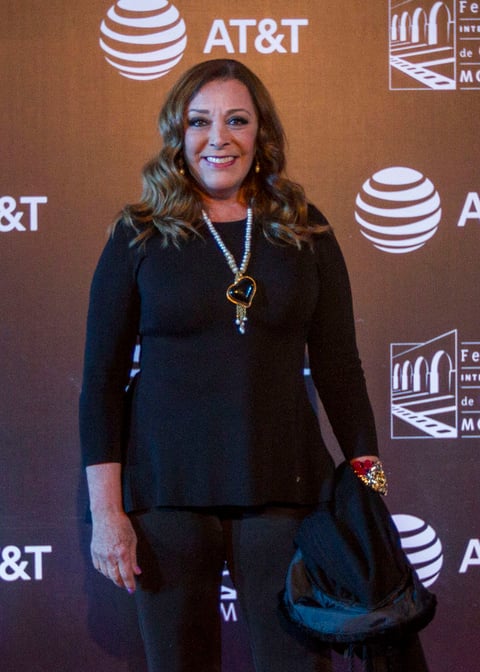 Sylvia Pasquel fue abuela a los 40 años cuando su hija Stephanie Salas, dio a luz a Michelle, la hija que procreó con el cantante Luis Miguel.