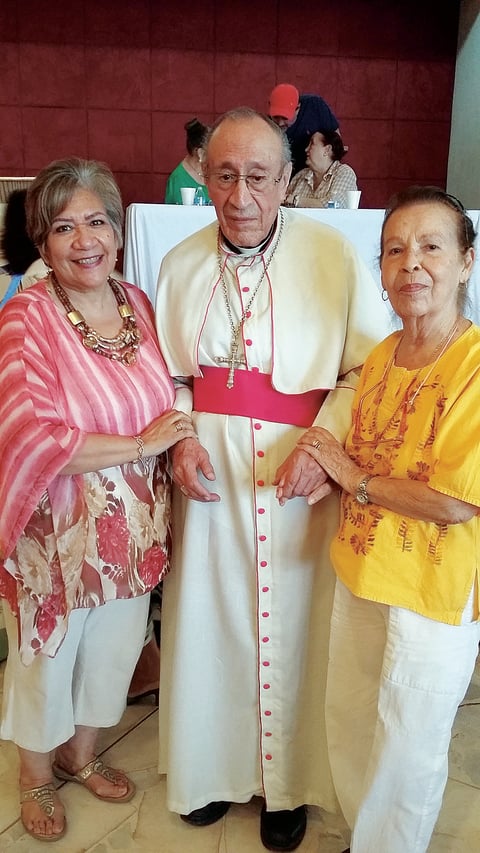 26052016 Ana María con el Obispo Emérito Don Manuel Mireles Vaquera.