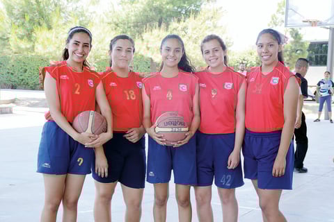 26052016 Gaby, Monse, Mary, Ana y Paola.