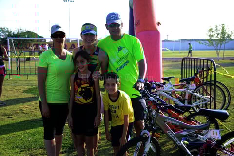 Hildelisa, Clara, Salvador, Salvador y Mariangel