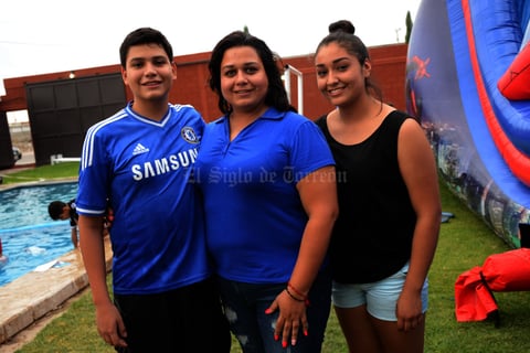 Alex, Jessica y Mariana