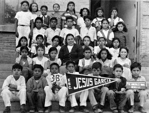 15052016 Martha, Chelo y JosÃ© Luis ObregÃ³n NÃºÃ±ez, en el CallejÃ³n del Beso en Guanajuato en 1977.
