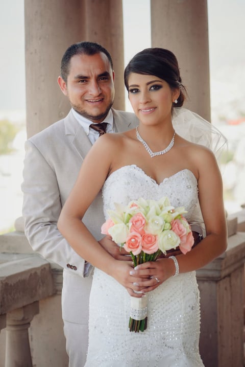 22052016 La Parroquia de San Judas Tadeo recibiÃ³ el pasado siete de mayo de 2016 en punto de las 19:00 hrs. a la pareja conformada por Claudia VerÃ³nica y Orlando GutiÃ©rrez Alfaro, quienes con gran ilusiÃ³n unieron sus vidas en el sacramento del matrimonio. Ellos son hijos de los seÃ±ores: Francisco Antonio MartÃ­nez Estrada y Gloria Elena Carrillo Silva; Jaime GutiÃ©rrez Reyes y LucÃ­a Guadalupe Alfaro GarcÃ­a.- Carlos PÃ¡manes FotografÃ­a