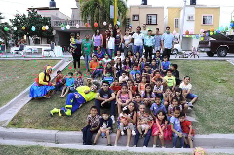 02052016 UN DíA MUY DIVERTIDO.  Asistentes al festejo del Día del Niño en el Circuito México de la colonia Las Etnias.
