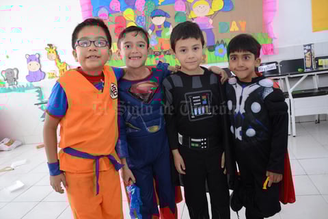 29052016 COMO SUPERHéROES.  Ángel, Emiliano, César y Marco.