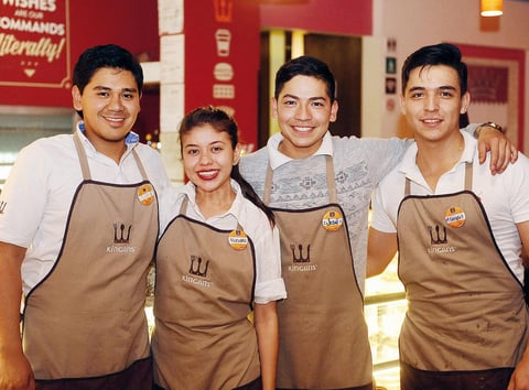 03052016 COMPAñEROS DE TRABAJO.  Antonio, Alondra, José y Sergio.