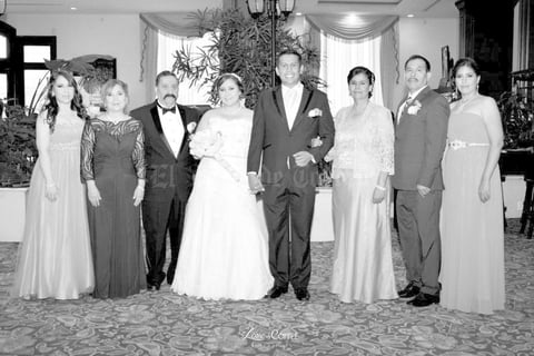 15052016 Dra. Ercilia Guadalupe Reyes Martínez e Ing. Jorge Ulises Rojas Doménico, acompañados de: Marianelly Reyes, Sra. Mirna Martínez, Germán Reyes, Catalina Doménico, José Luis Rojas y Claudia Rojas.- Love & Coffee Photo & Design