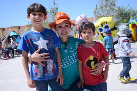 07052016 COMPAñEROS DE CLASES.  Mayra, Leslie, Fernanda, Miguel, Michelle y Beto.
