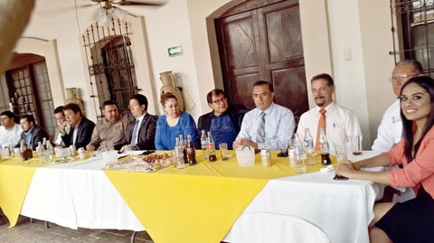 29052016 Amena convivencia tuvieron todos los ahí presentes.