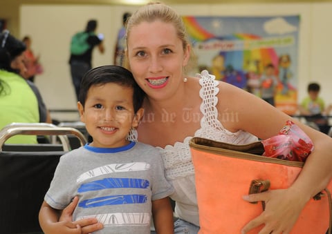 09052016 disfrutan show infantil