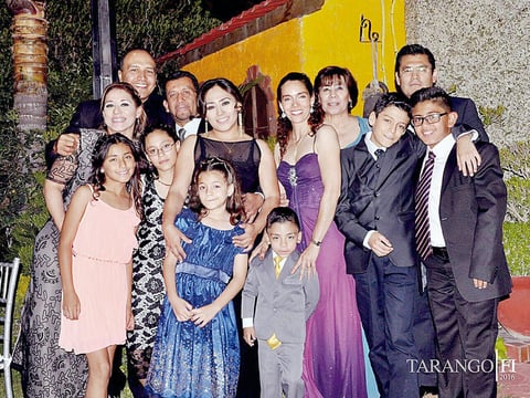 15052016 Muy alegres llegaron los invitados para celebrar esta gran unión.