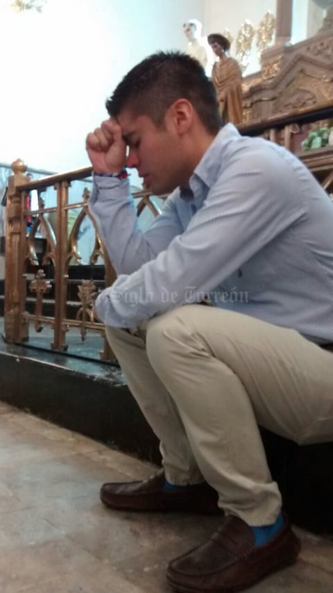 "Profeso el amor al prójimo y me fui a enconmendar a Dios (...) iré a comer con la familia para después estar en cuarto de guerra y esperar la elección", dijo.