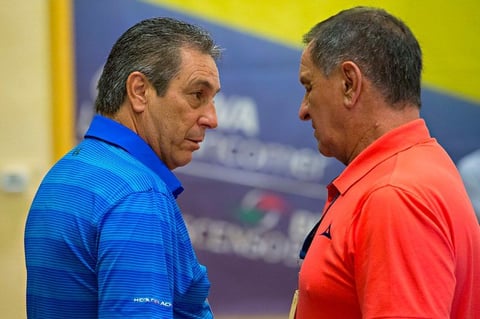 Tomás Boy, director de Cruz Azul, fue captado por ESPN hablando con Enrique Meza.