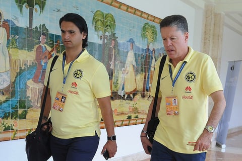 Ricardo Peláez Presidente Deportivo del America apareció a temprana hora en el hotel.