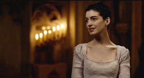 Anne Hathaway dejó a todos con la boca abierta, en la cinta "Miserables" donde se despejó de ella e hizo una magistral actuación que le valió llevarse el Oscar.