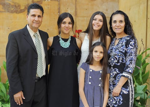 Fernando, Fernanda, Gaby, Mony y Mariana