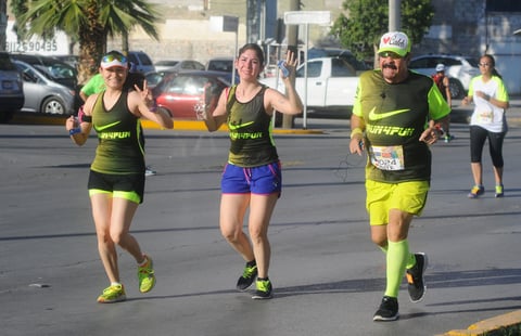 El paquete del corredor incluyó además de número y préstamo de chip, playera dry fit sublimada, medalla de finalista, además de poder gozar de todos los servicios durante la carrera, como son el médico, vial, guadarropa y sanitario.