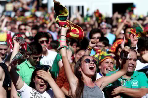 Aficionados portugueses listos para apoyar a su selección.