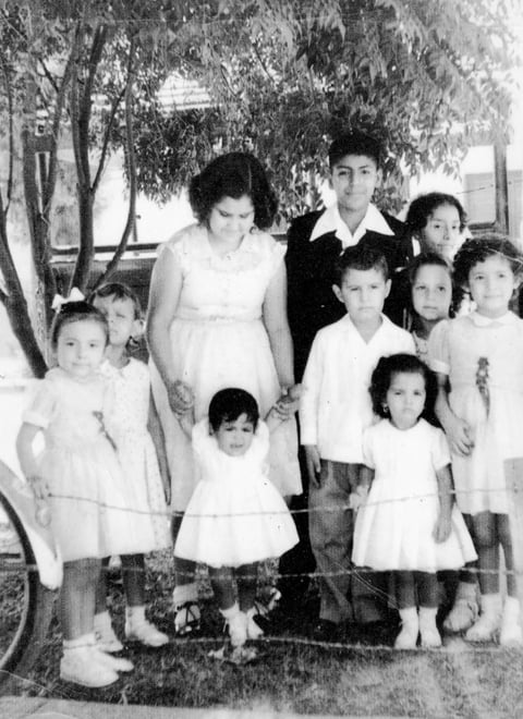 26062016 Alma AngÃ©lica GarcÃ­a RodrÃ­guez con sus sobrinos: CÃ¡ndido, Rosina, Irma, Dulce MarÃ­a, Elvia, Rosa Elia, Leonor, Lety y JesÃºs, en la dÃ©cada de los 80.