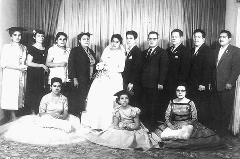26062016 1Â° de febrero de 1958: Oniel NÃ¡jera Echavarri y Rosa Ma. Moreno de NÃ¡jera acompaÃ±ados por Francisco Moreno, Lupita HernÃ¡ndez, Alfonso MacÃ­as, Alicia Flores, JosÃ© Barrera, Martha Moreno, Enrique Moreno, Juanita Valero y sus pajes, Carmen, Cristina y Gloria.