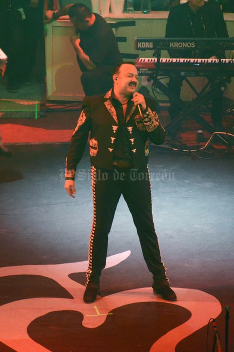 El palenque de la Expo Feria de Gómez Palacio cantó junto a Pepe Aguilar.