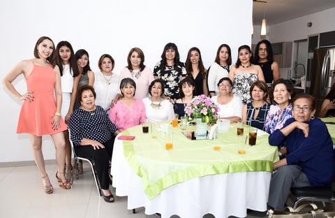 02072016 felicitan a raquel