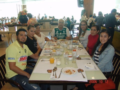 05072016 Francisco, Esperanza, Erika, Patricia, Gabriela, Víctor y Michelle.