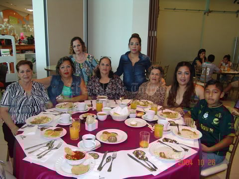 05072016 Nena, Kary, Amparo, Oly, Carmelita, Jovita, Edith y Michel.