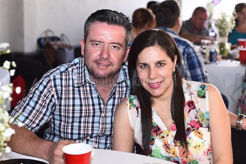 01072016 Roberto Salum y Mayte.
