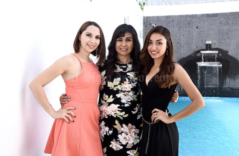 04072016 FELIZ CUMPLEAñOS.  Raquel Ramírez Santibáñez con sus hijas, Andrea y Luisa Fernanda Cebrián Ramírez.
