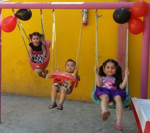 07072016 Fer con sus primas, Thaly y Andy.