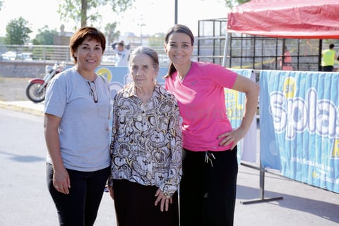06072016 ASISTEN A CARRERA.  Martha, Maco y Pily.