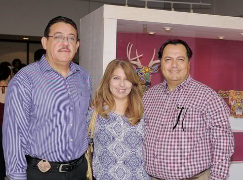 06072016 EN INAUGURACIóN.  Gregorio, Cony y Jesús.