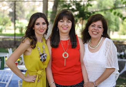 Yuri Amezcua, Ana María Trasfí y Mary Trasfí.jpg