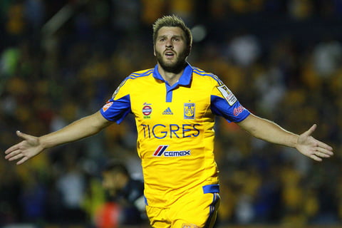 André-Pierre Gignac, quien mañana domingo disputará la final de la Eurocopa con Francia, ganó el premio a Mejor Delantero y a Mejor jugador de la Liga MX por su campaña con Tigres.