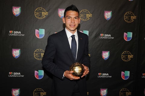 Hirving Lozano, de Pachuca, recibió el galardón a Mejor medio ofensivo.