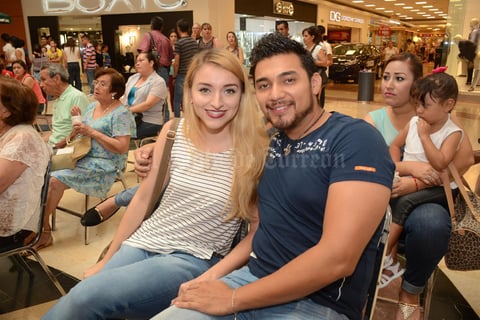09072016 EN PAREJA.  Denisse y Roberto.
