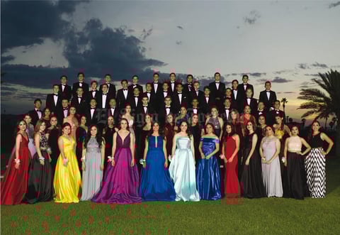 10072016 Emotivo momento vivieron los alumnos de Preparatoria del Colegio Los Ángeles el pasado 25 de junio, ya que durante la noche de gala que se realizó con motivo de su graduación recibieron numerosas felicitaciones por parte de familiares y amigos. Nuestro reconocimiento y felicitación a todos ellos por su dedicación y entrega.