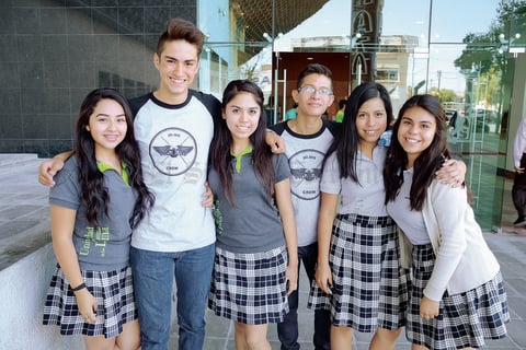10072016 EN EVENTO ESCOLAR.  Yazmín, Dante, Paola, Ángel, Miriam y Edna.