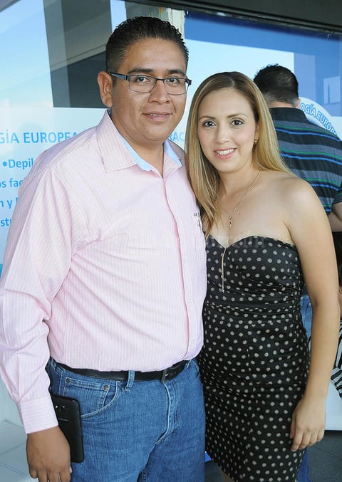 10072016 Luis Carlos Martínez y Elizabeth Ramírez.