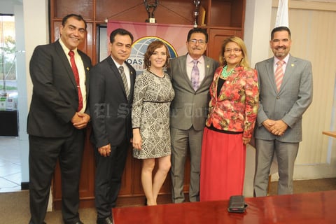11072016 practican comunicación oral y liderazgo