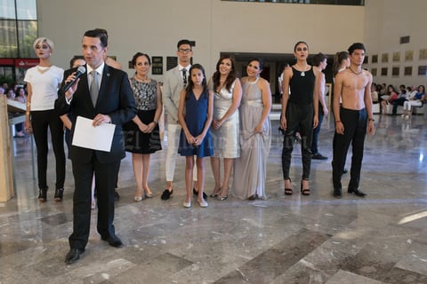 11072016 Cristina Mourey, Yolanda Triana, Gabriela López, Alejandra Arellano, Ricardo Salinas, Arturo Chávez, padrino de honor, Adriana Boone, María Juan Marcos, Denisse Santana, Pineda Damián y Pedro Facio.