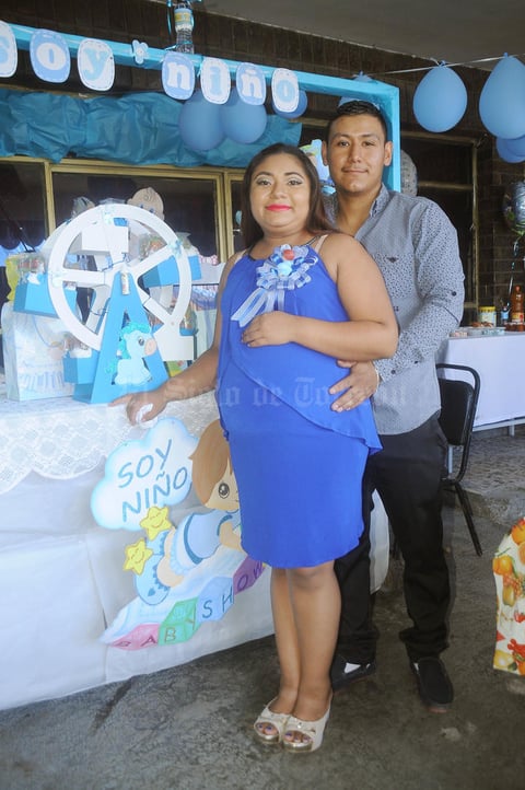 11072016 BABY SHOWER.  Jennifer Yahaira Martínez Gutiérrez acompañada de su esposo, Filiberto Bocanegra, en su fiesta de canastilla.
