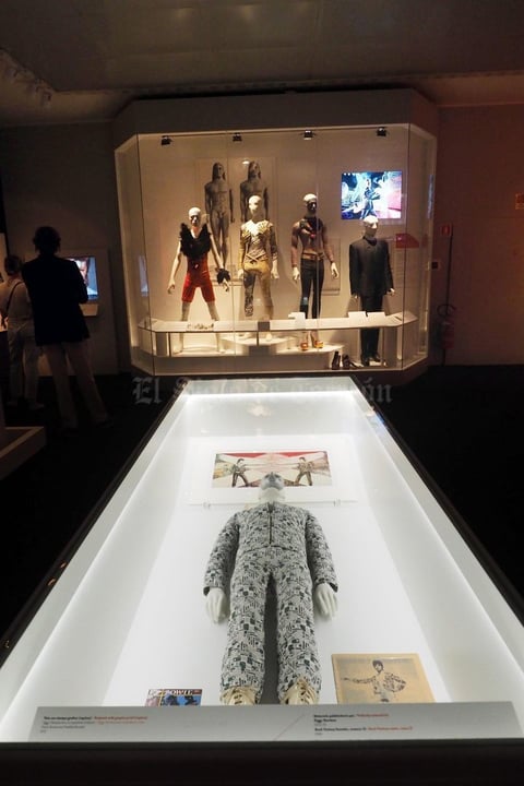 Vista de la exposición "David Bowie Is" en el Museo de Arte Moderno de Bolonia, Italia. La exposición permanecerá abierta desde el 14 de julio al 13 de noviembre.